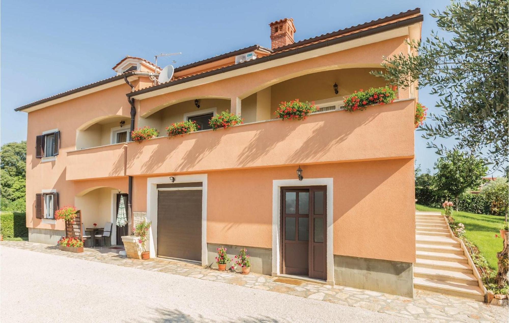 Lovely Apartment In Tar-Vabriga With Kitchen Extérieur photo