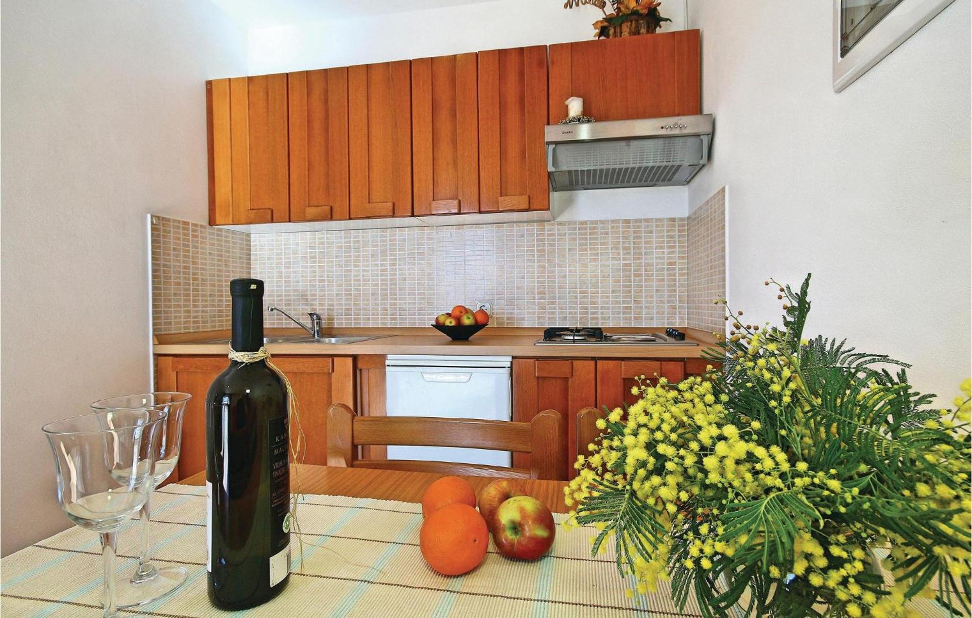 Lovely Apartment In Tar-Vabriga With Kitchen Extérieur photo