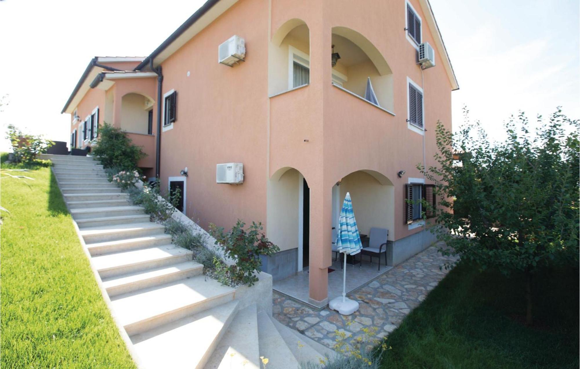 Lovely Apartment In Tar-Vabriga With Kitchen Extérieur photo