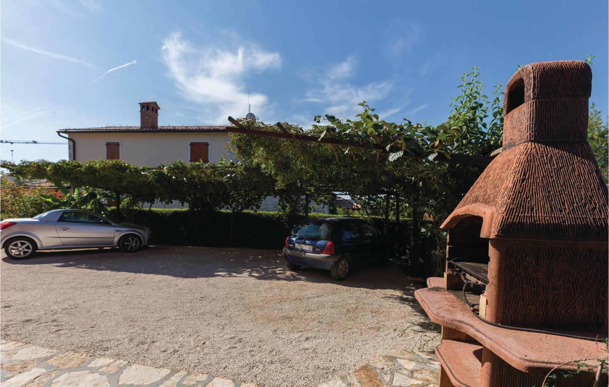 Lovely Apartment In Tar-Vabriga With Kitchen Extérieur photo